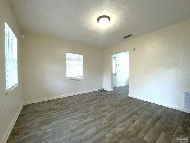 Building Photo - 31 Randolph Dr