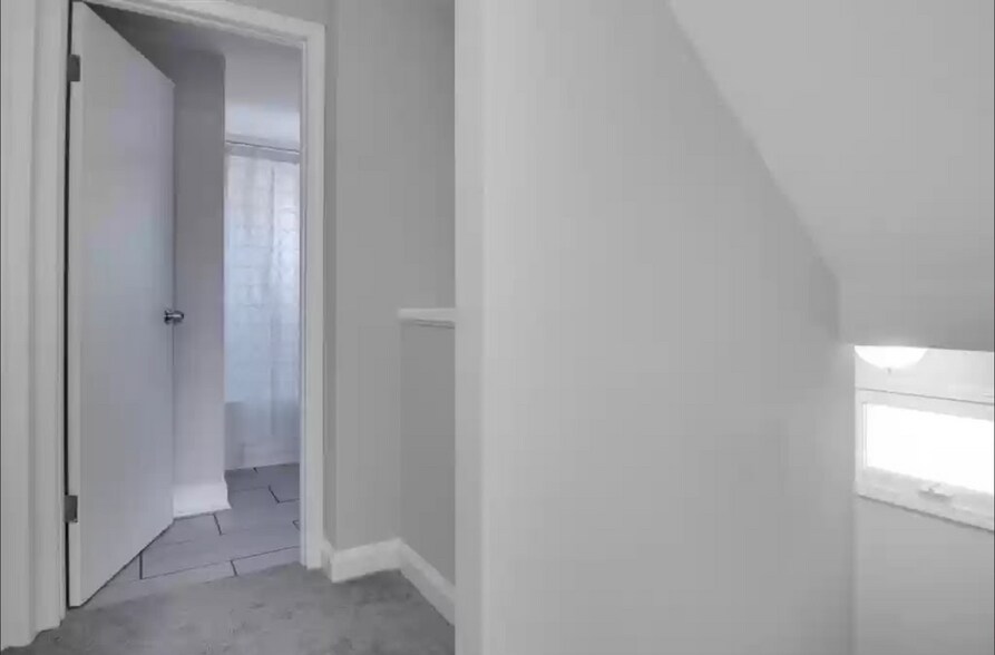 Building Photo - 14744 Athens Ave