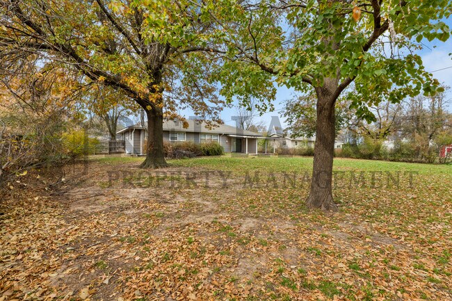 Building Photo - 512 Cindy St