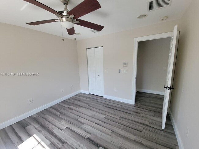 Building Photo - 5337 SW 183rd Ave