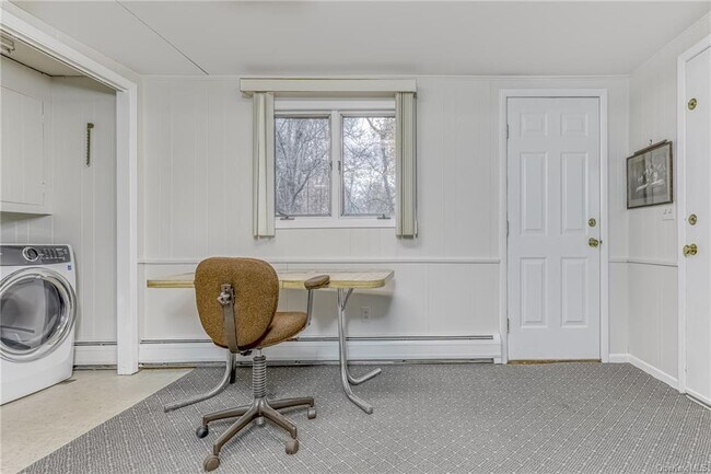 Building Photo - 9 Cloverdale Ln