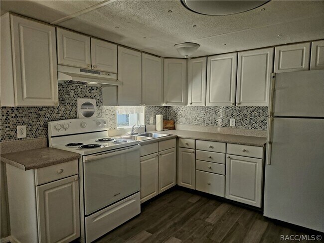 Building Photo - 922 S Sunfish Ave