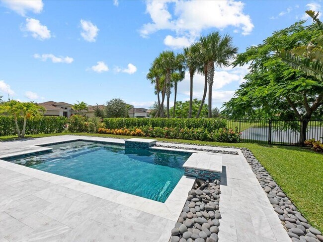 Building Photo - 5577 St Armands Way