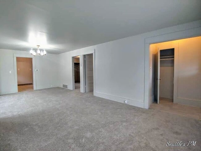 Building Photo - 843 NE 56th St