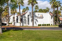 Building Photo - Townhomes on the Park Apartment Homes