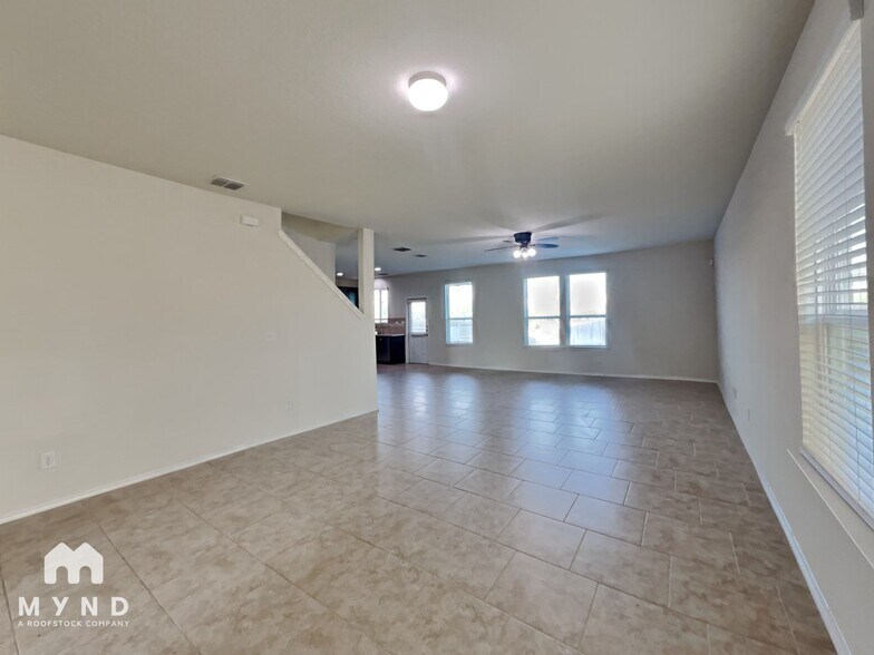 Building Photo - 9919 Silver Spoon