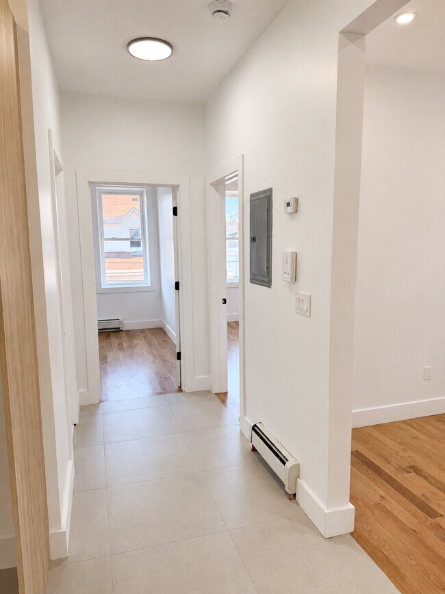 Building Photo - 100 Ingraham Pl