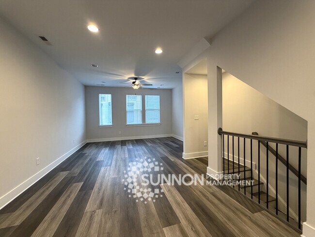 Building Photo - 2 Bed + Loft & 2 Car Garage with Skyline Views