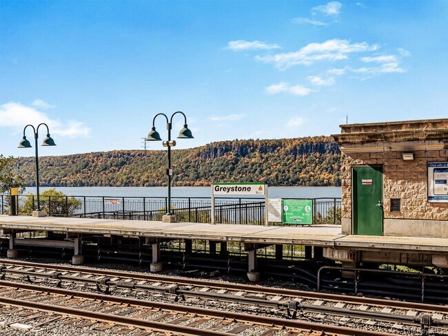 Building Photo - 1155 Warburton Ave