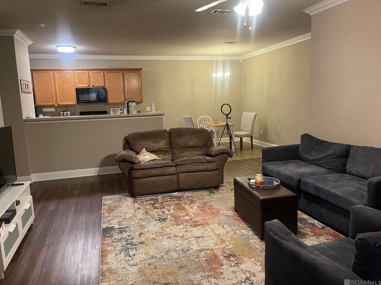 Building Photo - 900 Dean Lee Dr