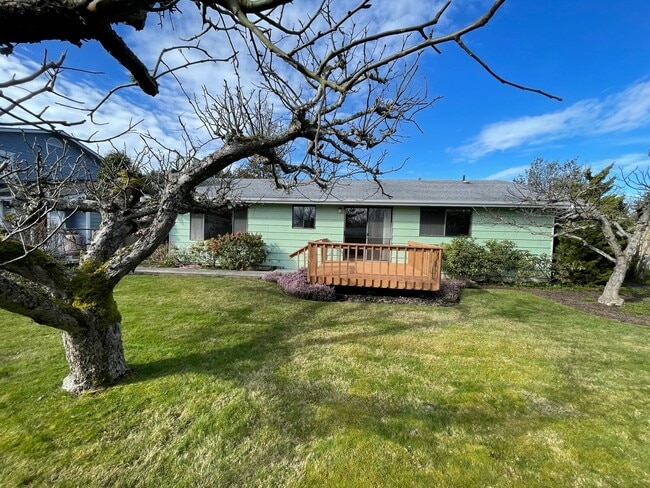 Building Photo - 3801 37th Dr