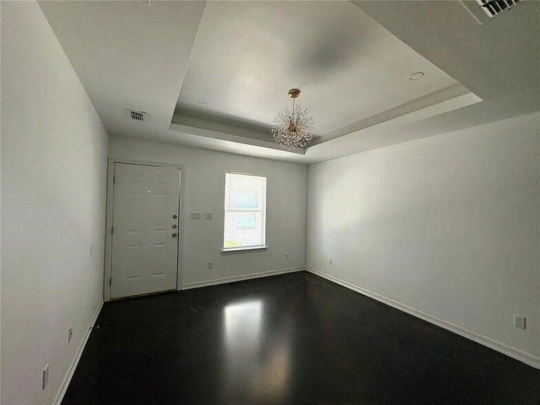 Building Photo - 511 Lotto Ln