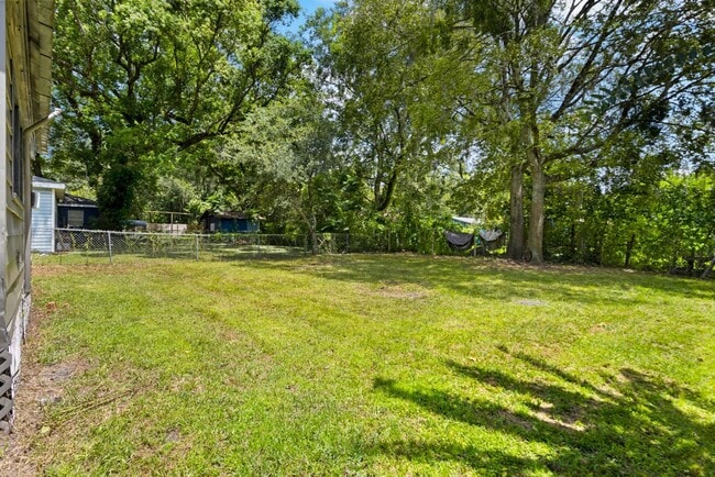 Building Photo - 3 bedroom with large yard $1575.00 ** Read...