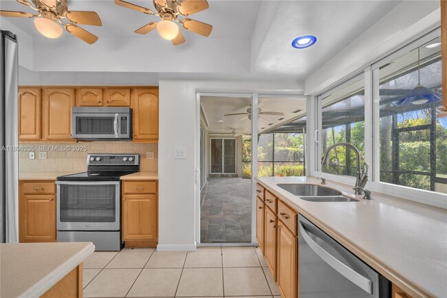 Building Photo - 15460 SW 82nd Ct