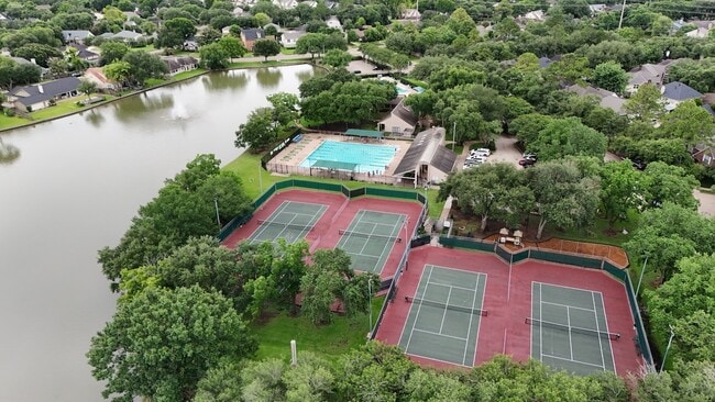 Building Photo - 2711 Colony Dr