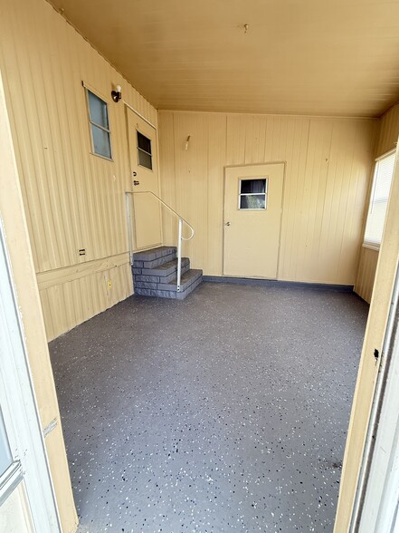 Building Photo - 256 Queen Mary Loop