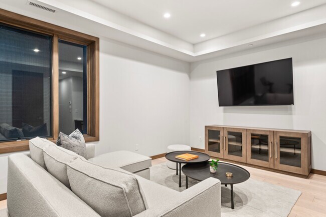 Building Photo - 522 Spruce St