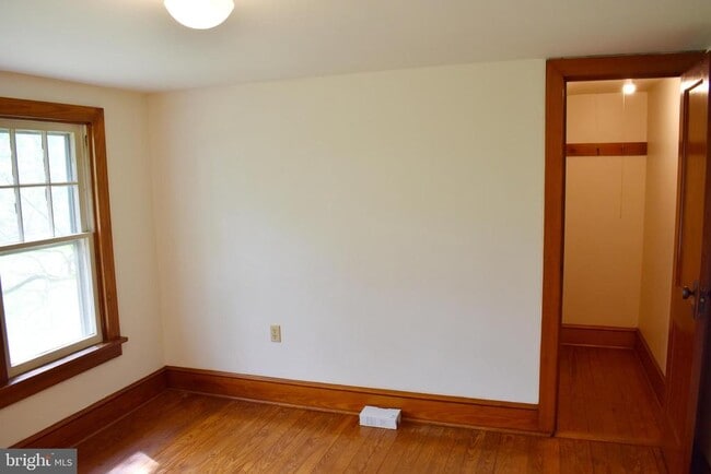 Building Photo - 9526 Circle Dr