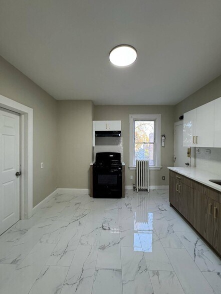 Building Photo - 126 3rd St