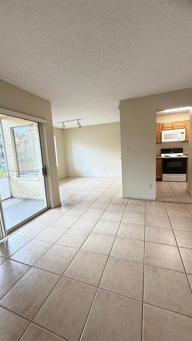 Building Photo - 1002 Coral Club Dr