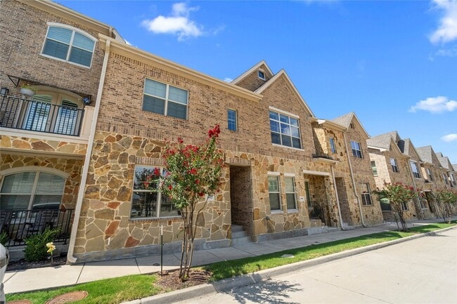 Building Photo - 2952 Sheridan Dr