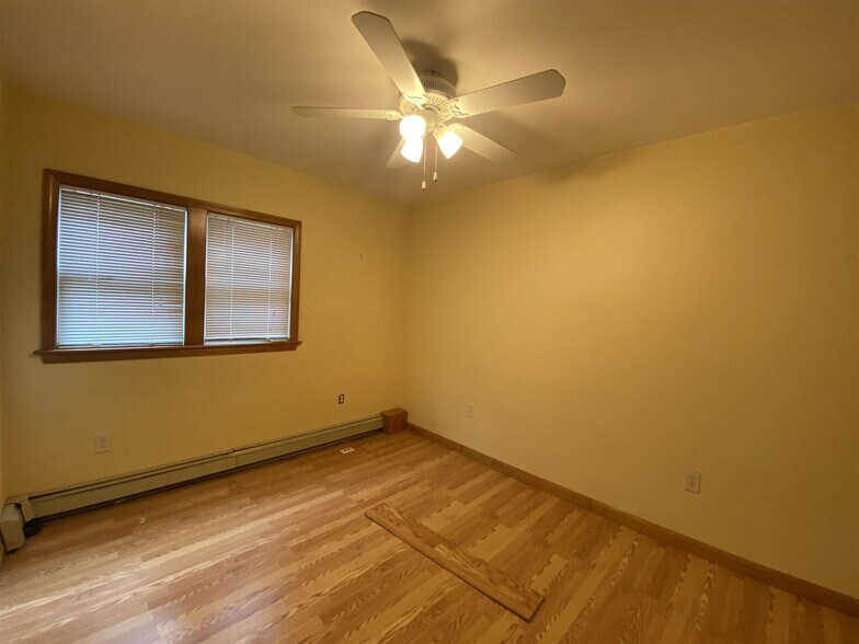 Building Photo - 64 Paris St