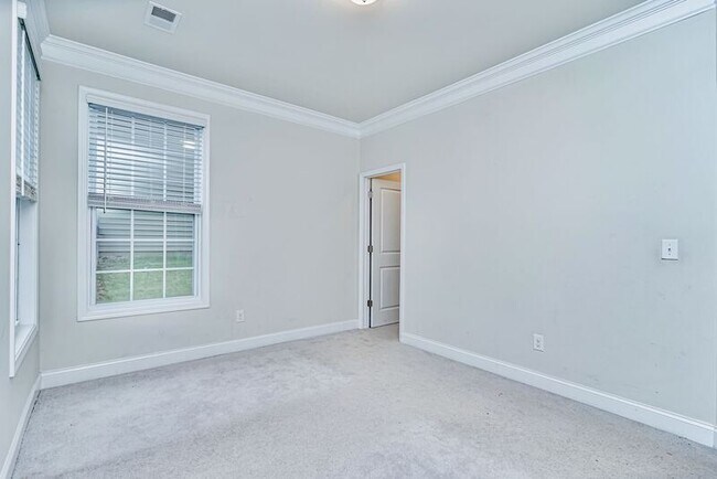 Building Photo - 110 Northwild Dr