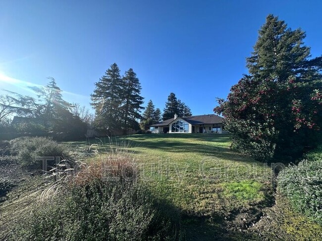 Building Photo - 531 High Sierra Dr