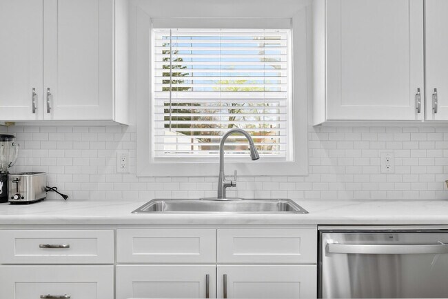 Building Photo - 1019 Central Ave