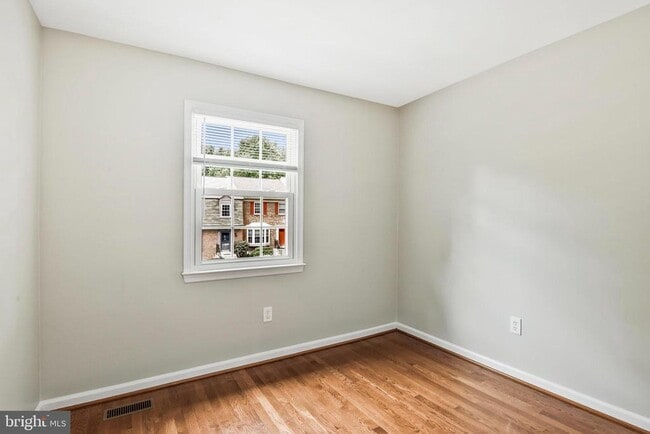 Building Photo - 10257 Friendship Ct
