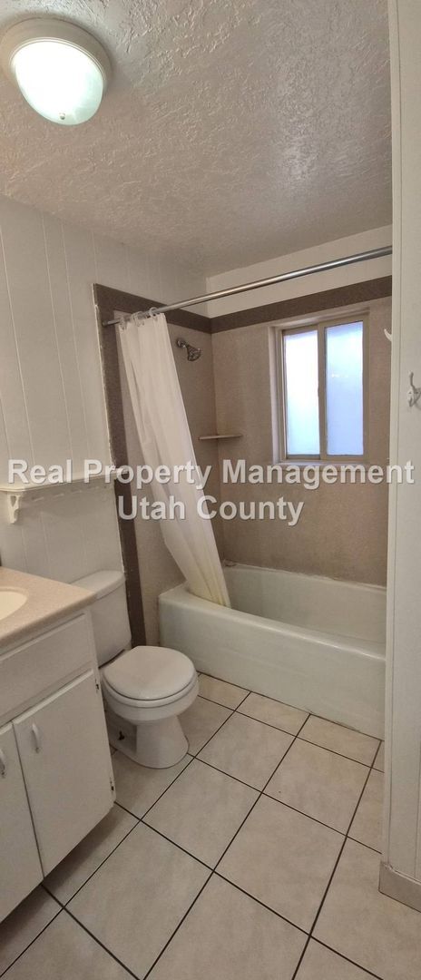 Building Photo - Great Provo Duplex