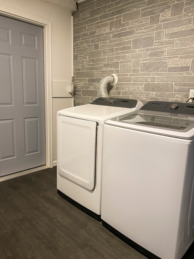 Laundry room - 1606 S Lake Irving Dr SW