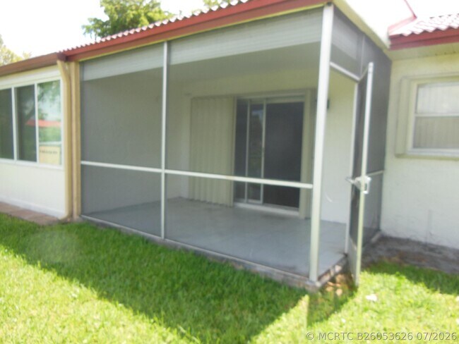 Building Photo - 105 Lake Helen Dr