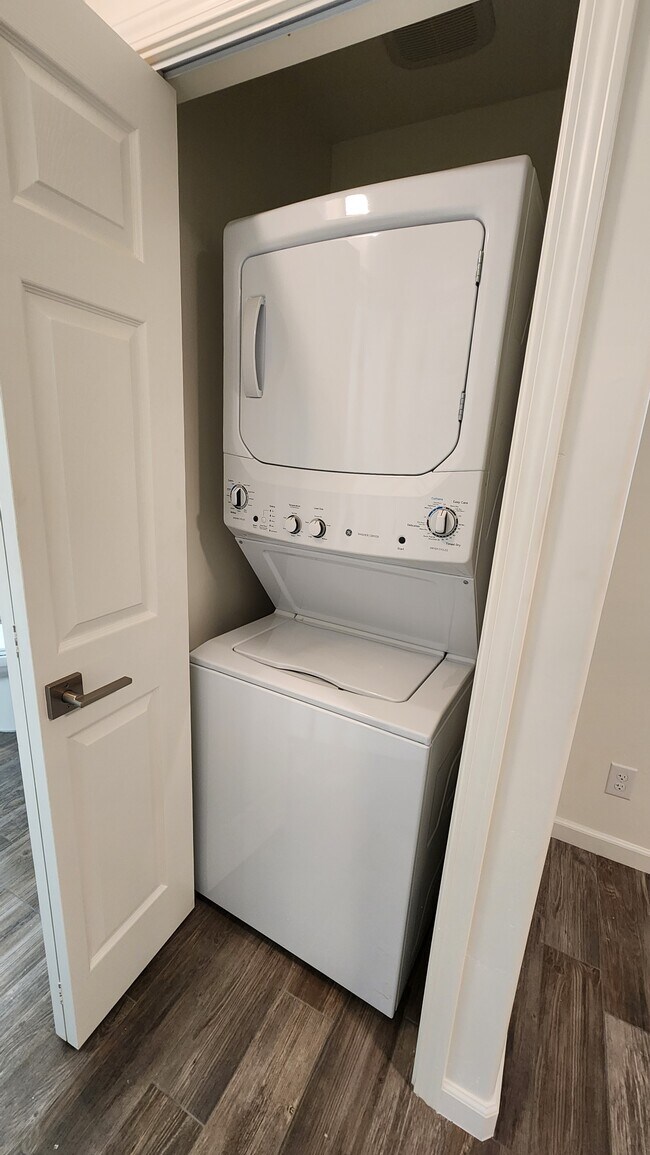 Building Photo - 1659 Bullard Ave.