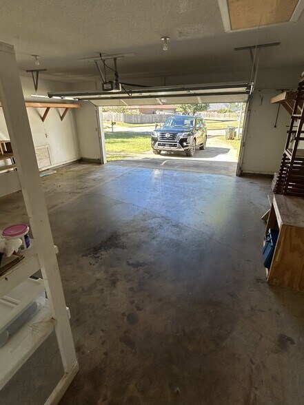 Building Photo - 103 Bell Rosa Ct