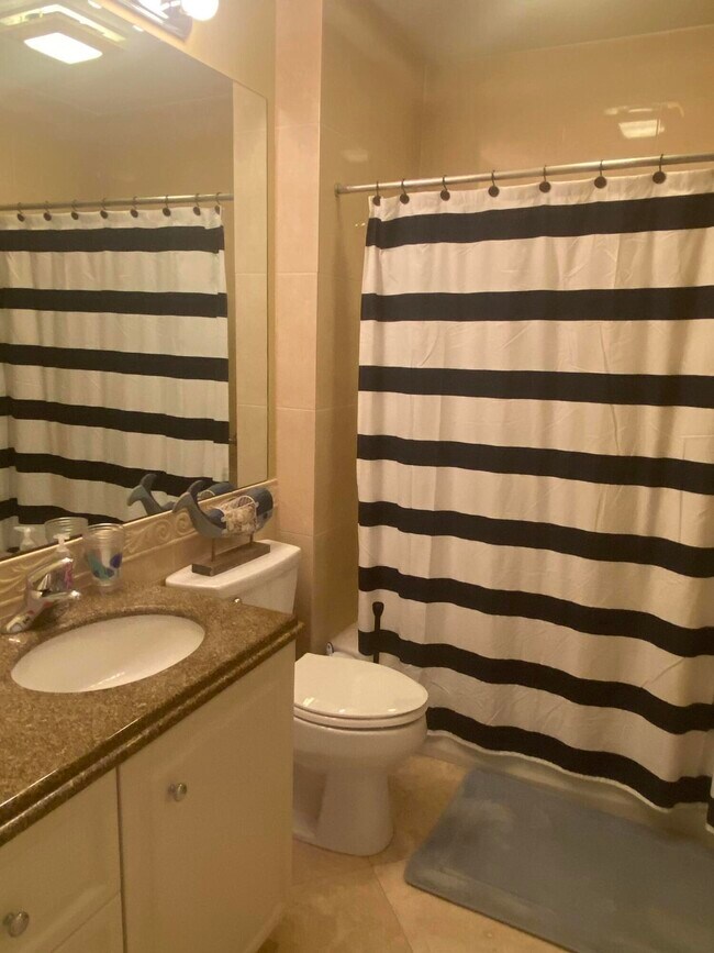 Building Photo - 14 Harbour Isle Dr W