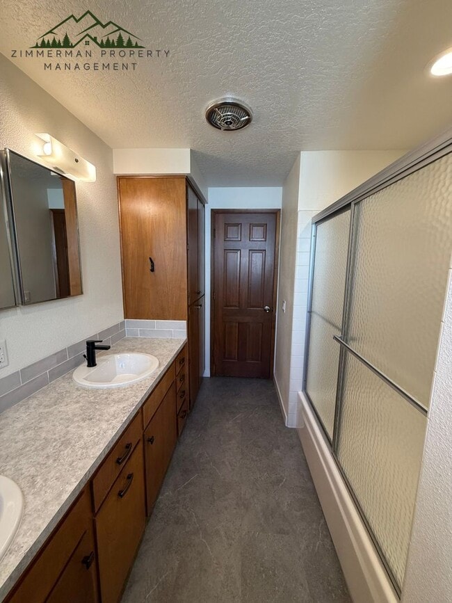 Building Photo - Beautiful Home in Hayden Bridge