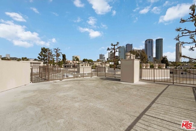 Building Photo - 1875 S Beverly Glen Blvd