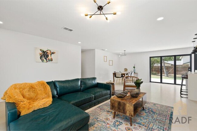 Building Photo - SPACIOUS 4 BED 3 BATH HOME FOR RENT!!!