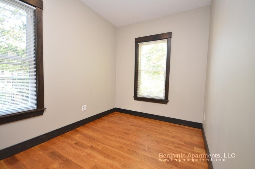 Building Photo - 46 Creighton St