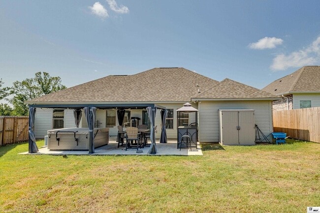 Building Photo - 134 Clearwater Cir