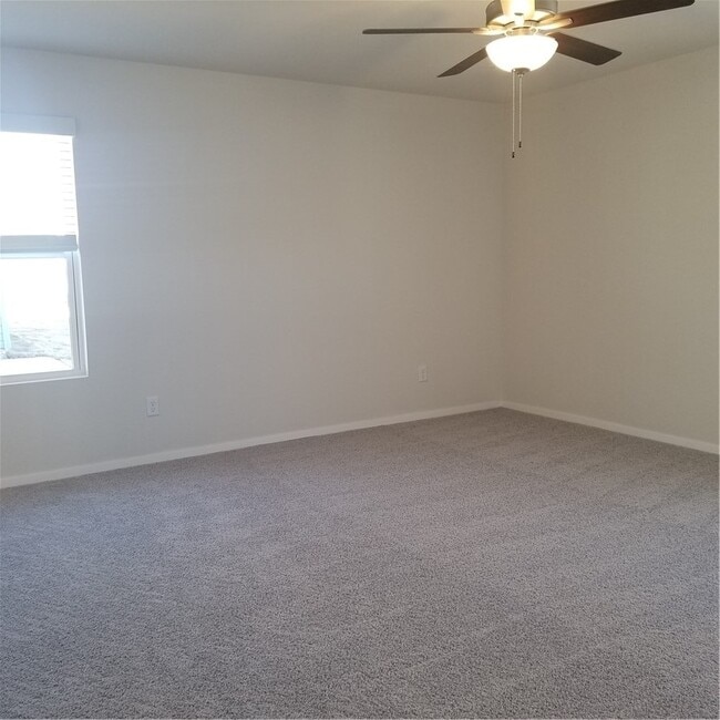 Building Photo - 1078 E Sparrow Cir