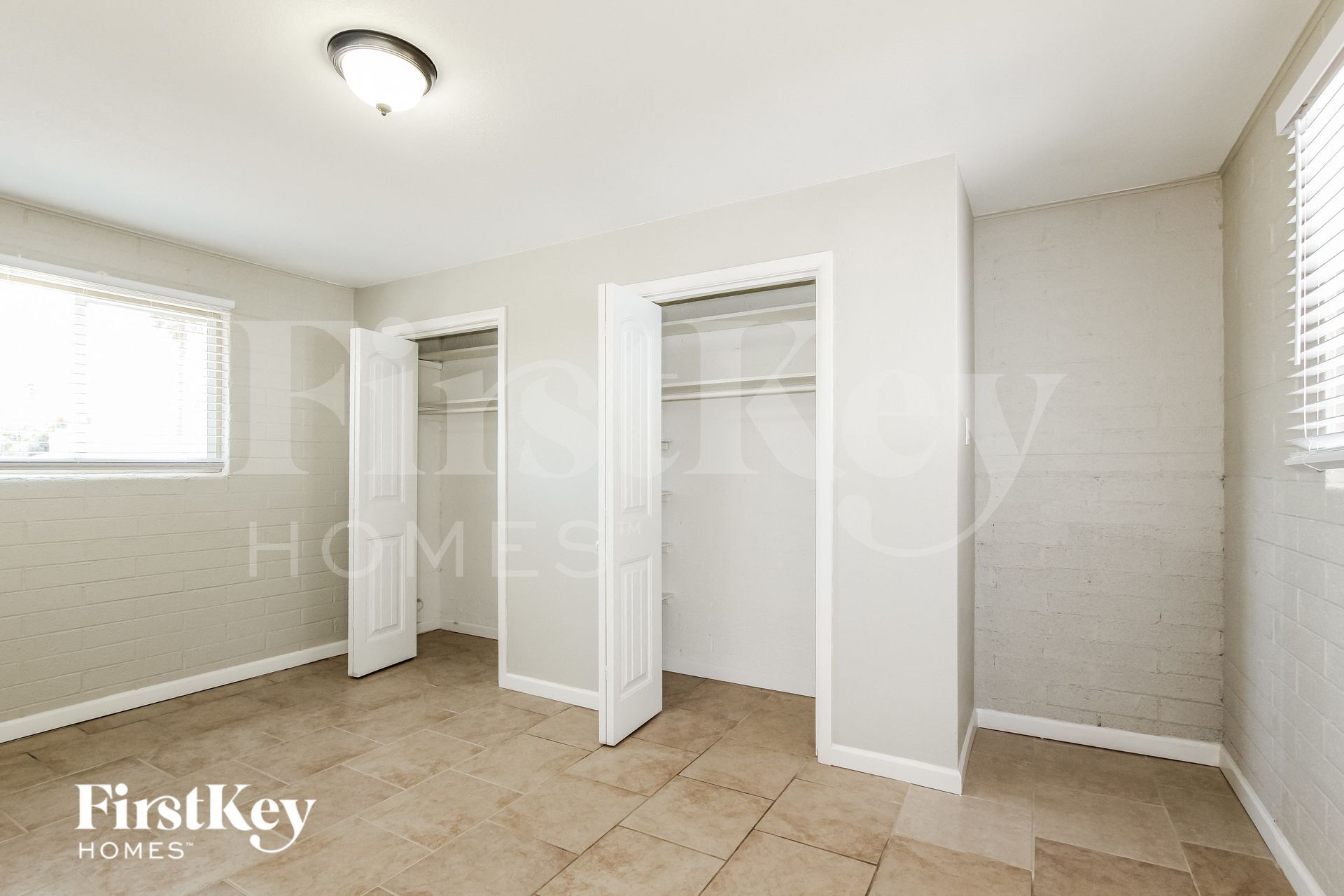 Building Photo - 4138 E Bluefield Ave