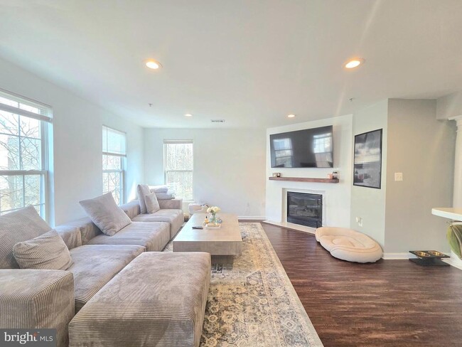 Building Photo - 1604 Post Oak Dr