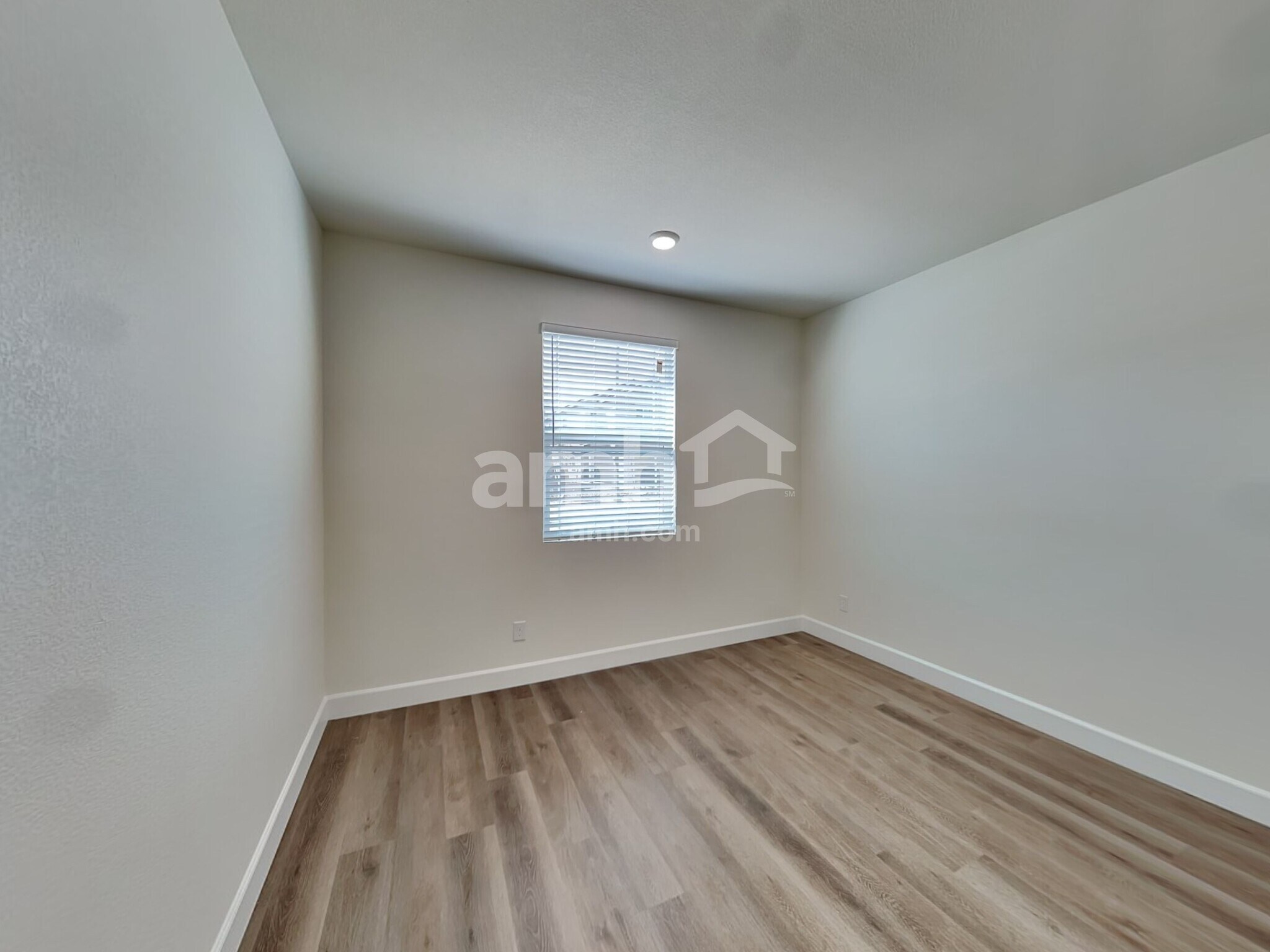 Building Photo - 3084 N Vigo Ave