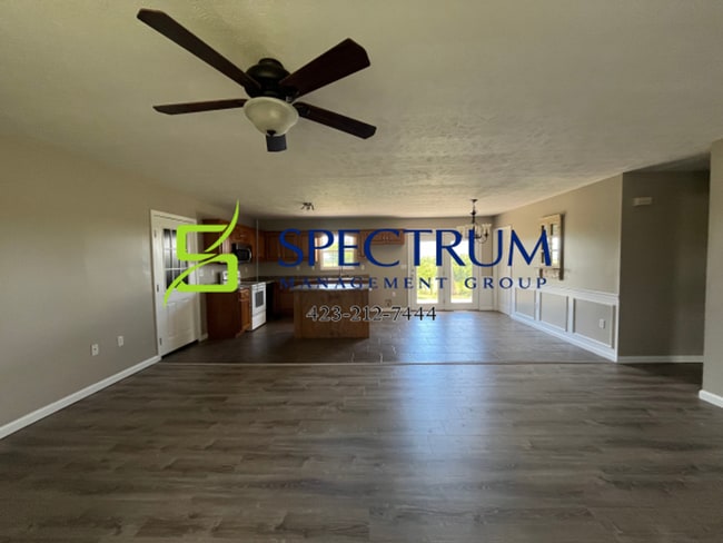 Building Photo - 3 bedroom 2 bath single family home