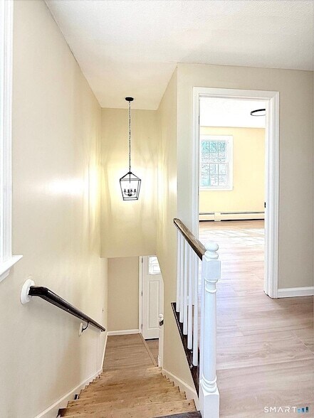 Building Photo - 47 Crestwood Dr