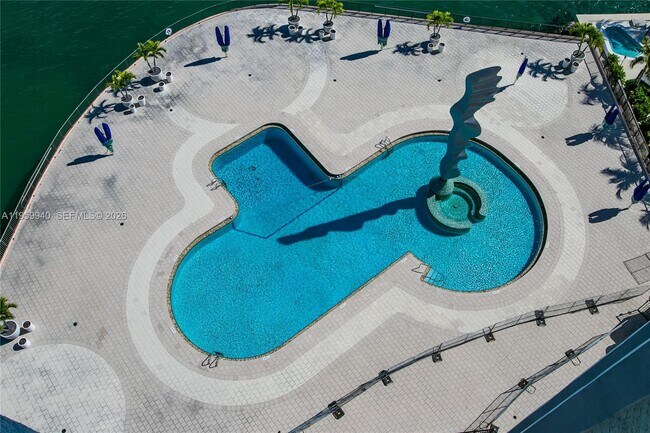 Building Photo - 1800 NE 114th St