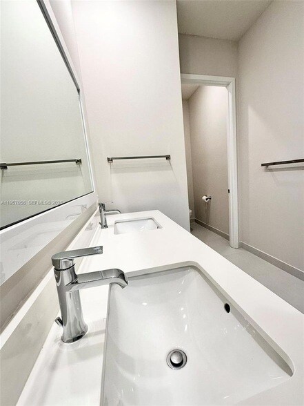 Building Photo - 10420 NW 67th St