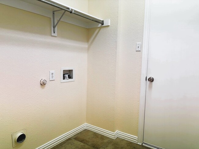 Building Photo - 132 Cassandra Dr